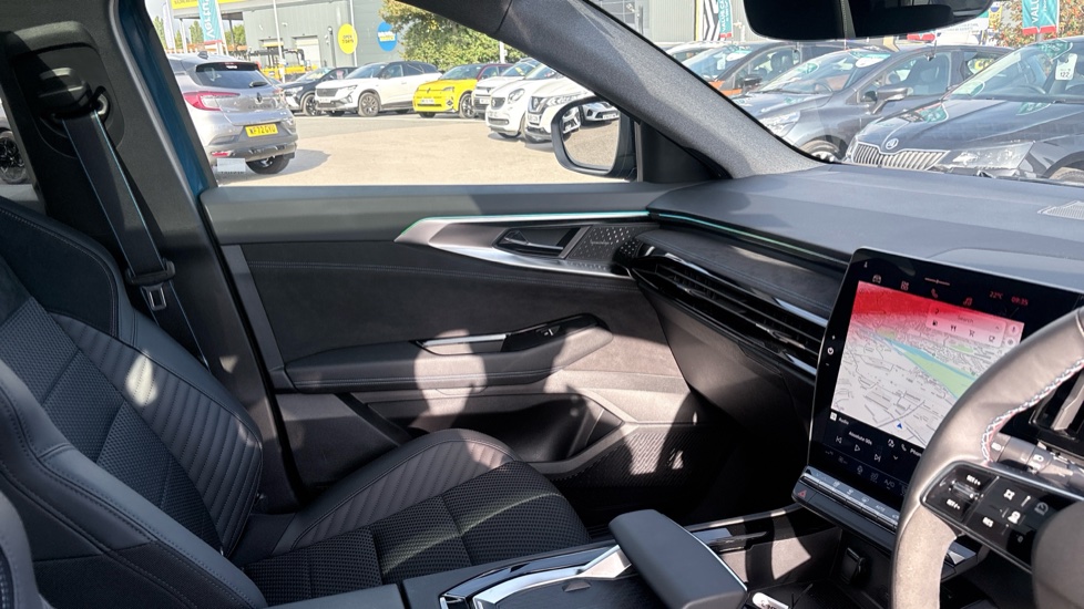 Renault Austral E-Tech Full Hybrid Iconic Esprit Alpine 5dr Auto Hybrid Estate - Image 14