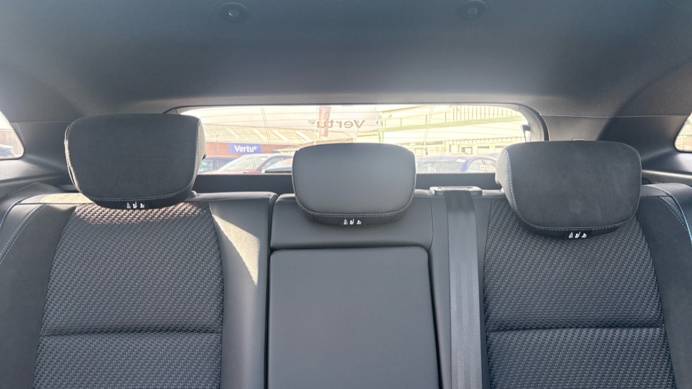 Renault Austral E-Tech Full Hybrid Iconic Esprit Alpine 5dr Auto Hybrid Estate - Image 15