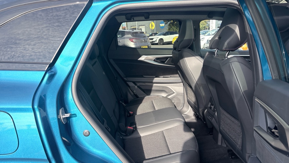 Renault Austral E-Tech Full Hybrid Iconic Esprit Alpine 5dr Auto Hybrid Estate - Image 16