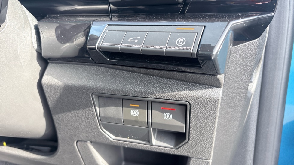 Renault Austral E-Tech Full Hybrid Iconic Esprit Alpine 5dr Auto Hybrid Estate - Image 29