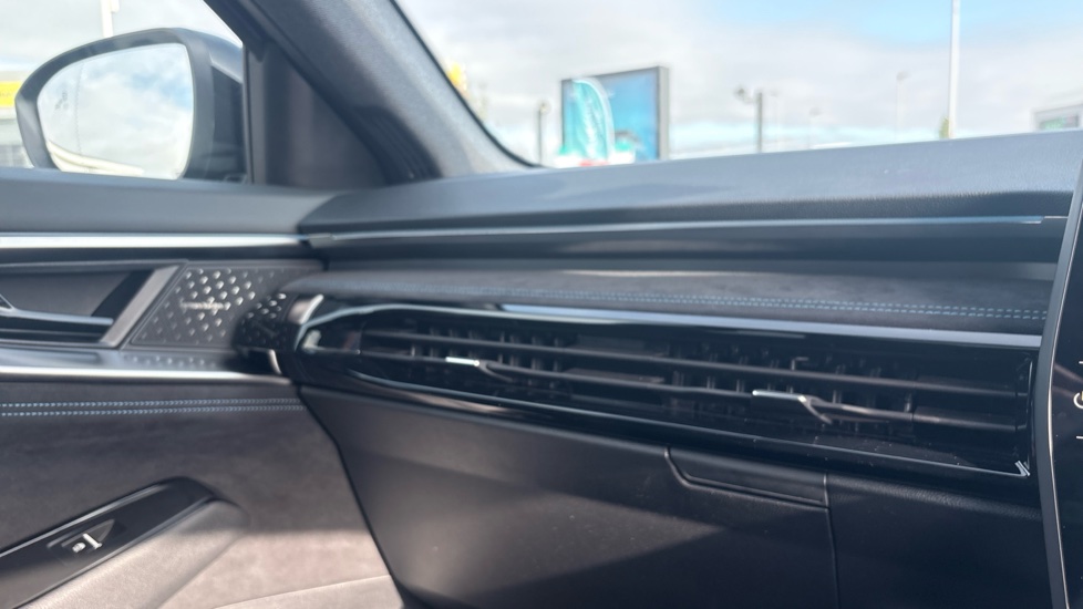 Renault Austral E-Tech Full Hybrid Iconic Esprit Alpine 5dr Auto Hybrid Estate - Image 33