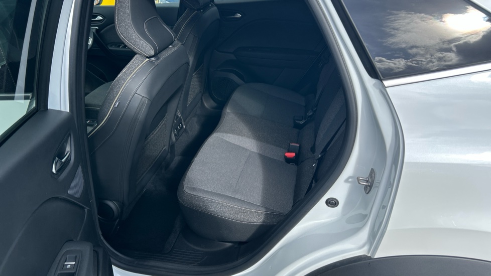 Renault Symbioz 1.8 E-Tech FHEV 160 Techno 5dr Auto Hybrid Estate - Image 16