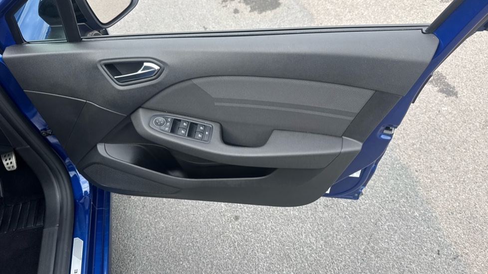 Renault Clio 1.0 TCe 90 Esprit Alpine 5dr Petrol Hatchback - Image 30