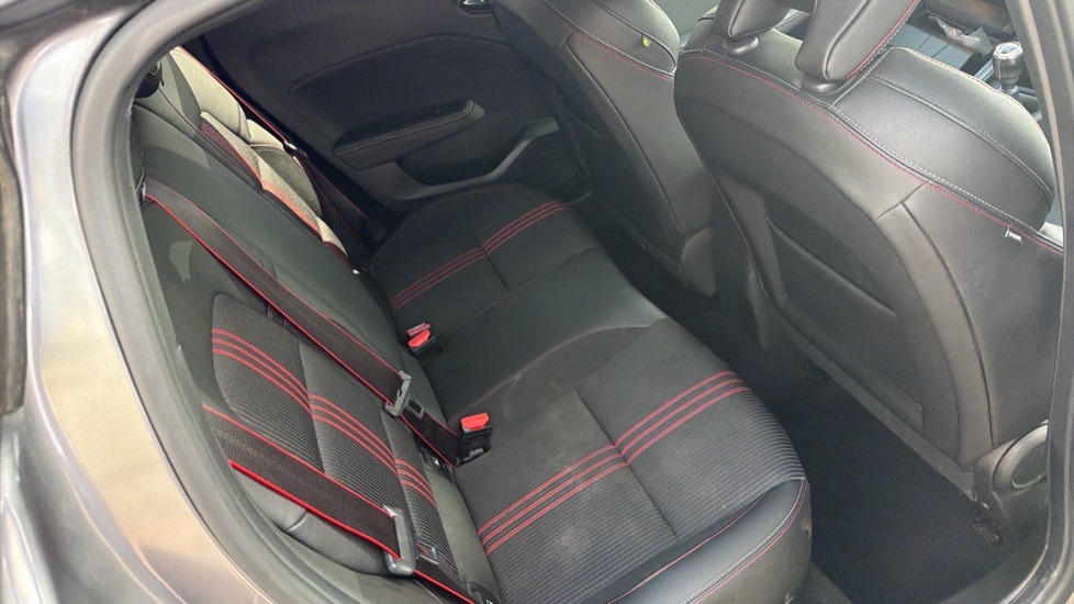 Renault Clio 1.0 TCe 90 RS Line 5dr Petrol Hatchback - Image 16