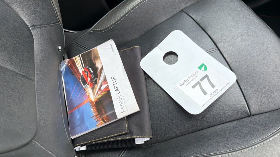 Renault Captur 0.9 TCE 90 Signature Nav 5dr Petrol Hatchback - Image 19