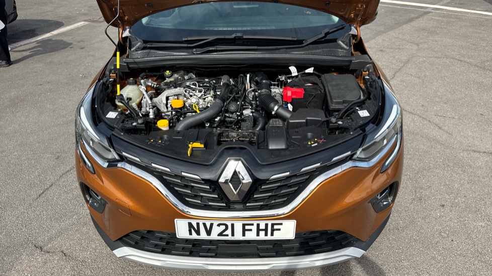 Renault Captur 1.3 TCE 130 S Edition 5dr Petrol Hatchback - Image 8