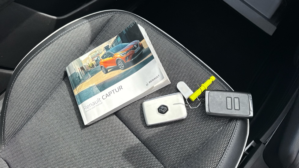 Renault Captur 1.3 TCE 130 S Edition 5dr Petrol Hatchback - Image 19