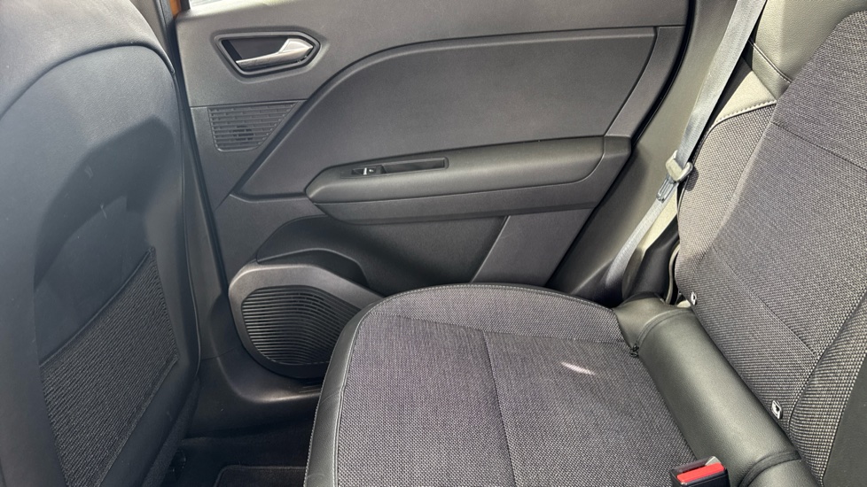Renault Captur 1.3 TCE 130 S Edition 5dr Petrol Hatchback - Image 23