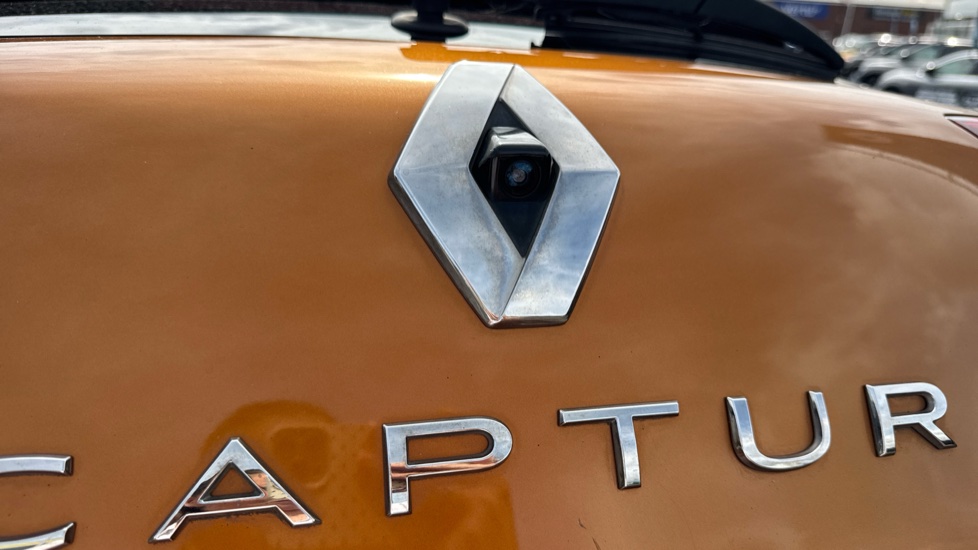 Renault Captur 1.3 TCE 130 S Edition 5dr Petrol Hatchback - Image 27