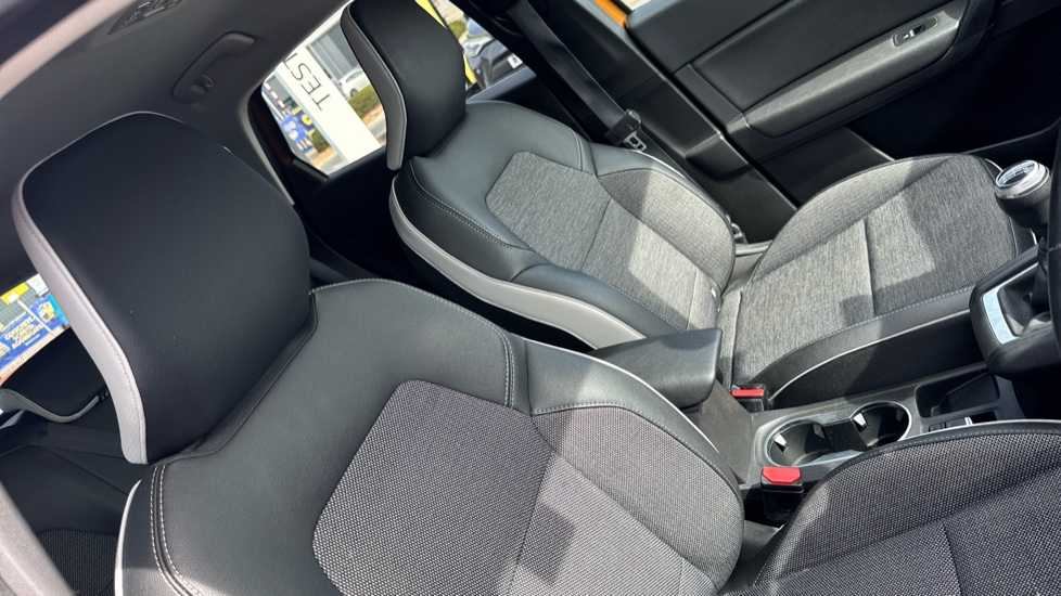 Renault Captur 1.3 TCE 130 S Edition 5dr Petrol Hatchback - Image 31