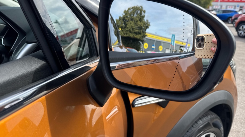 Renault Captur 1.3 TCE 130 S Edition 5dr Petrol Hatchback - Image 32