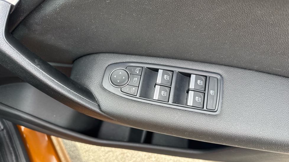 Renault Captur 1.3 TCE 130 S Edition 5dr Petrol Hatchback - Image 33
