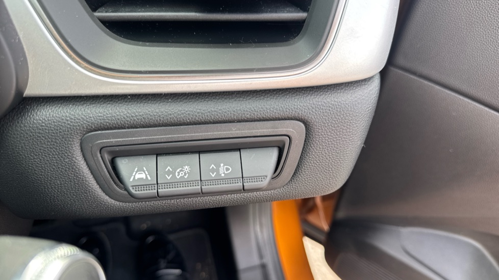 Renault Captur 1.3 TCE 130 S Edition 5dr Petrol Hatchback - Image 34