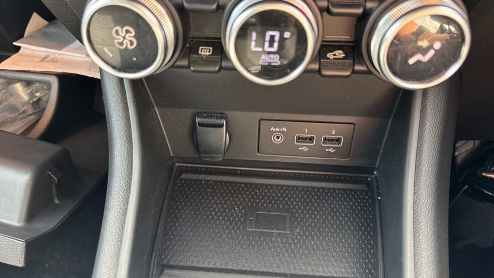Renault Captur 1.3 TCE 130 S Edition 5dr Petrol Hatchback - Image 43