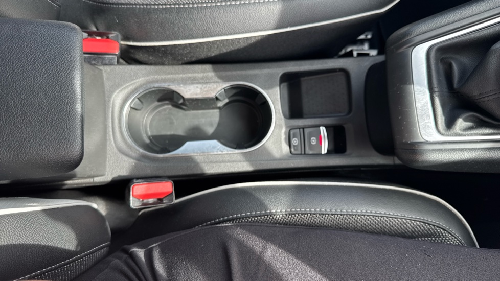 Renault Captur 1.3 TCE 130 S Edition 5dr Petrol Hatchback - Image 45