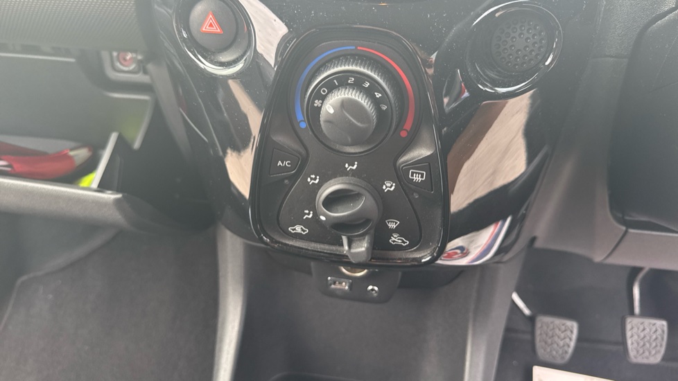Citroen C1 1.0 VTi 72 Flair 5dr Petrol Hatchback - Image 25