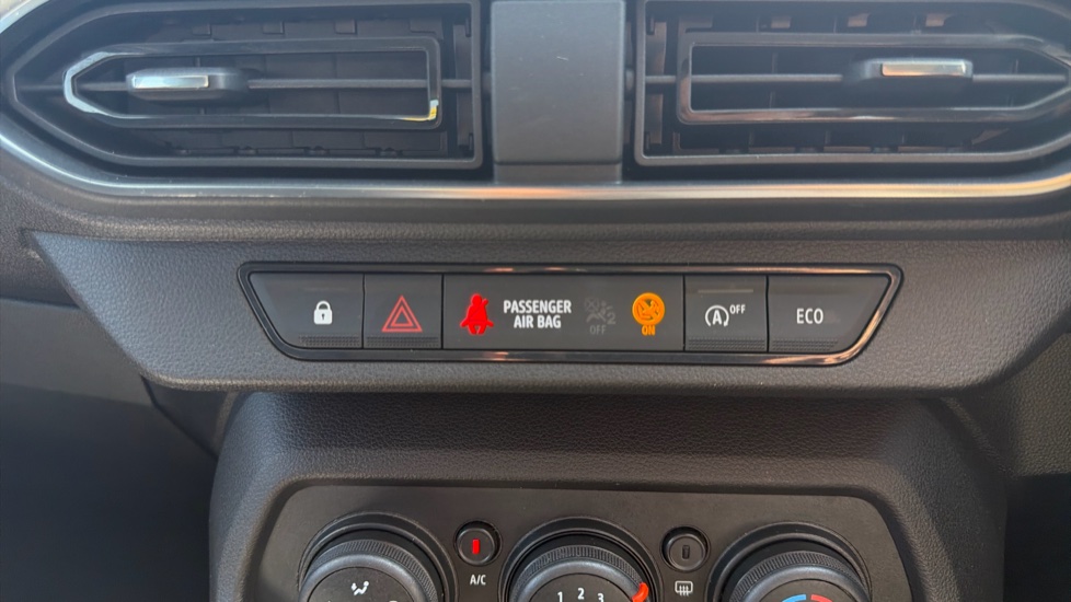 Dacia Sandero 1.0 TCe Essential 5dr Bi Fuel Hatchback - Image 25