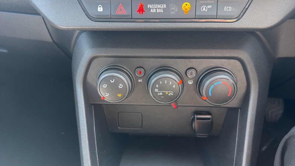 Dacia Sandero 1.0 TCe Essential 5dr Bi Fuel Hatchback - Image 26