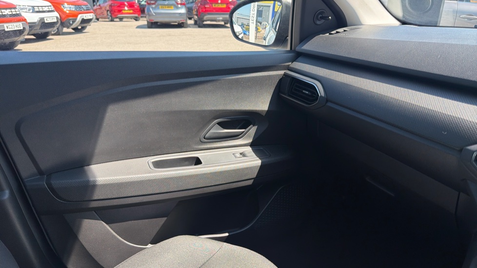 Dacia Sandero 1.0 TCe Essential 5dr Bi Fuel Hatchback - Image 30
