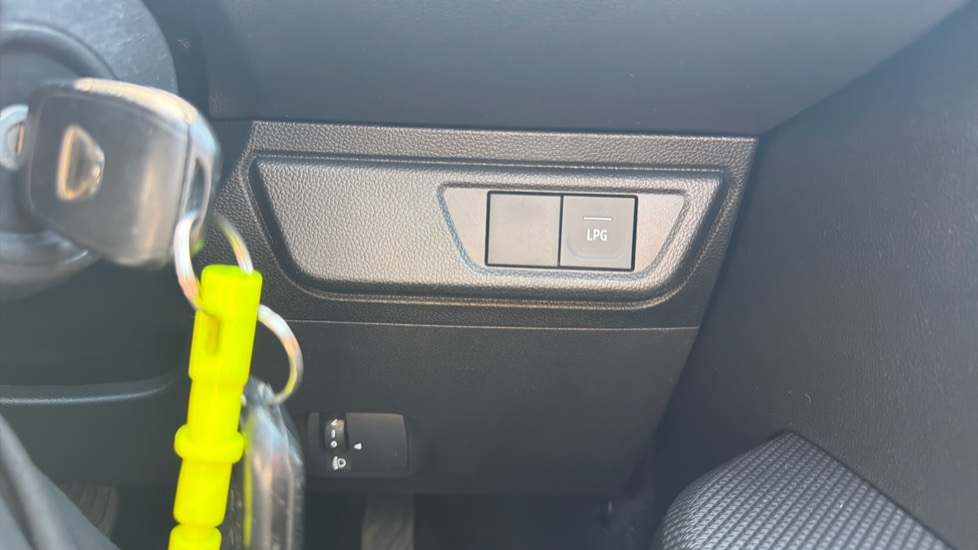 Dacia Sandero 1.0 TCe Essential 5dr Bi Fuel Hatchback - Image 31