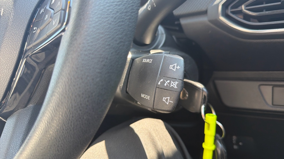 Dacia Sandero 1.0 TCe Essential 5dr Bi Fuel Hatchback - Image 32