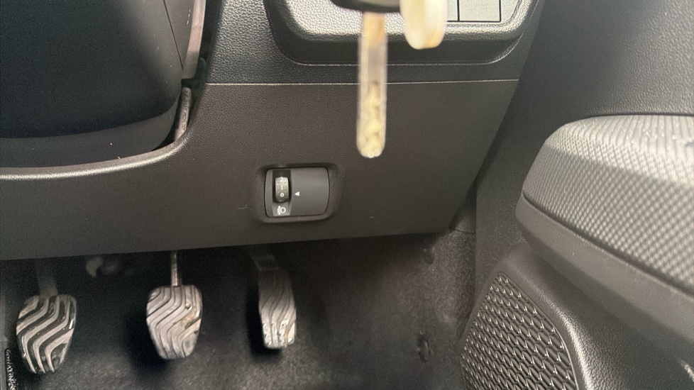 Dacia Sandero 1.0 Tce Essential 5dr Petrol Hatchback - Image 37