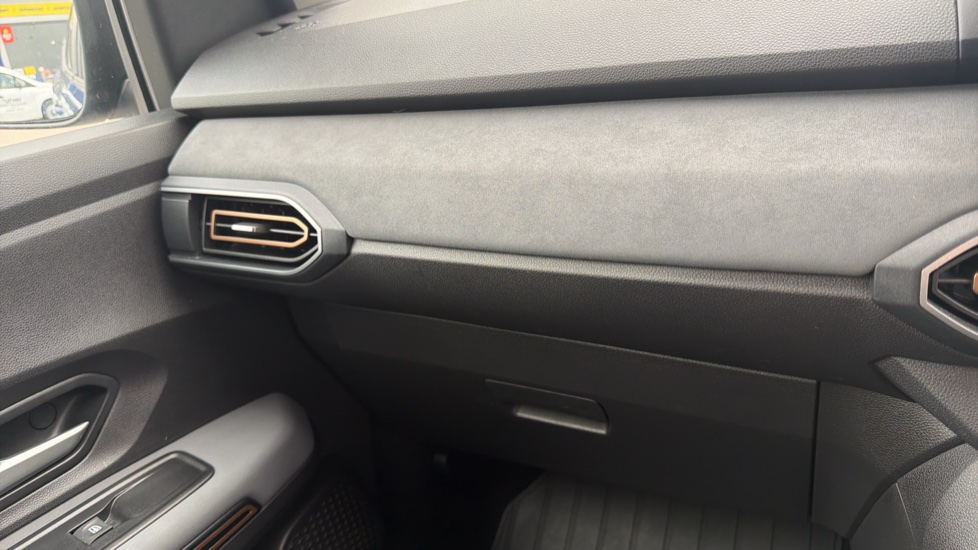 Dacia Sandero Stepway 1.0 TCe Extreme 5dr Petrol Hatchback - Image 30