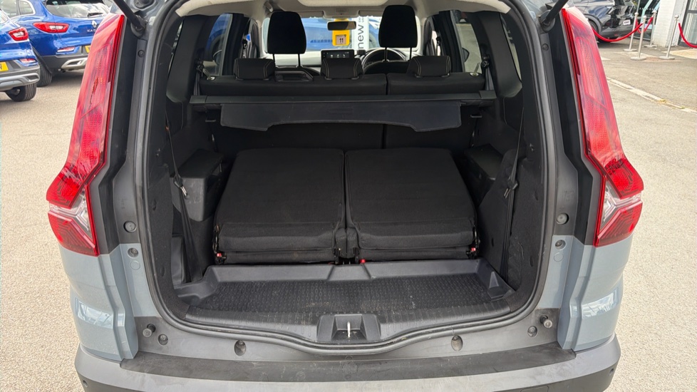 Dacia Jogger 1.0 TCe Extreme SE 5dr Petrol Estate - Image 4