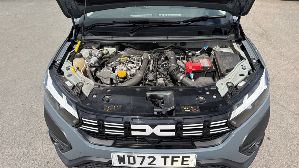 Dacia Jogger 1.0 TCe Extreme SE 5dr Petrol Estate - Image 8
