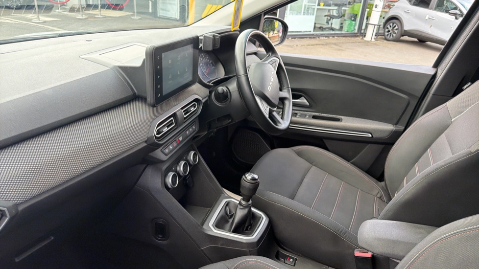 Dacia Jogger 1.0 TCe Extreme SE 5dr Petrol Estate - Image 9