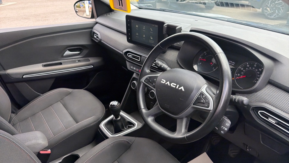 Dacia Jogger 1.0 TCe Extreme SE 5dr Petrol Estate - Image 11