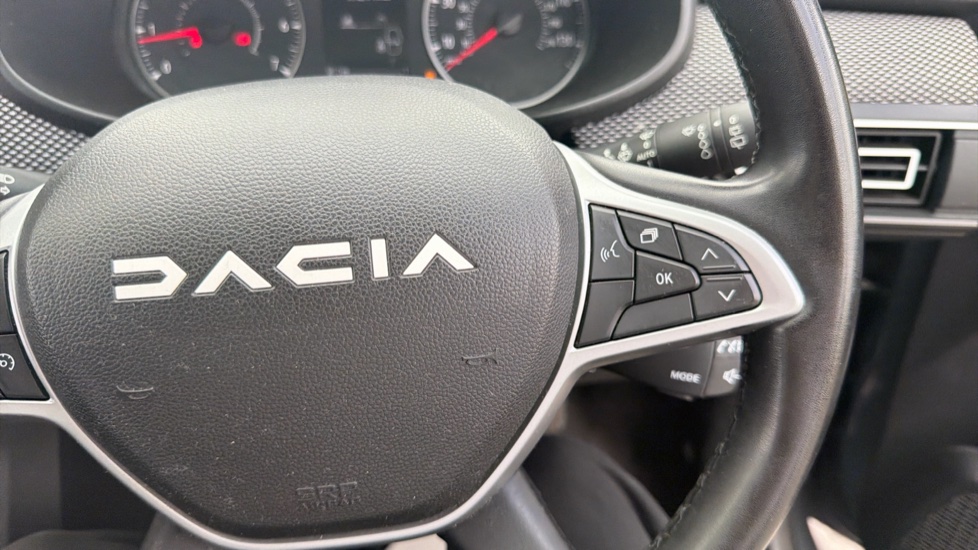Dacia Jogger 1.0 TCe Extreme SE 5dr Petrol Estate - Image 23
