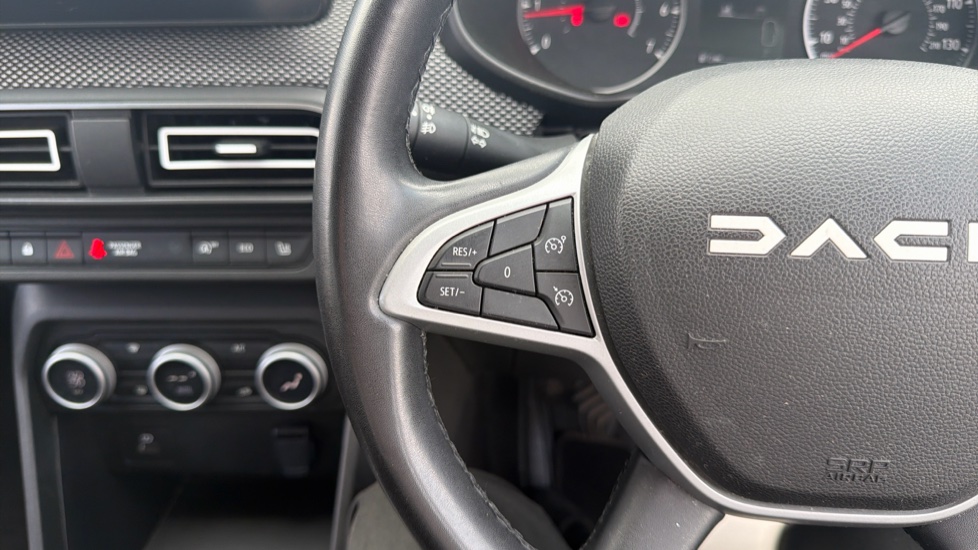 Dacia Jogger 1.0 TCe Extreme SE 5dr Petrol Estate - Image 24
