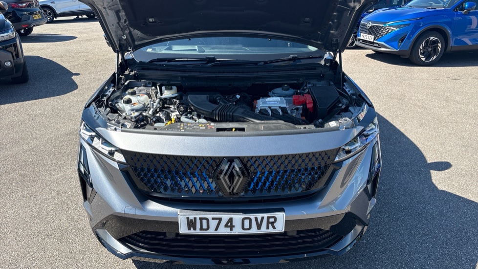 Renault Rafale E-Tech FHEV Iconic Esprit Alpine 5dr Auto 4C Hybrid Estate - Image 8