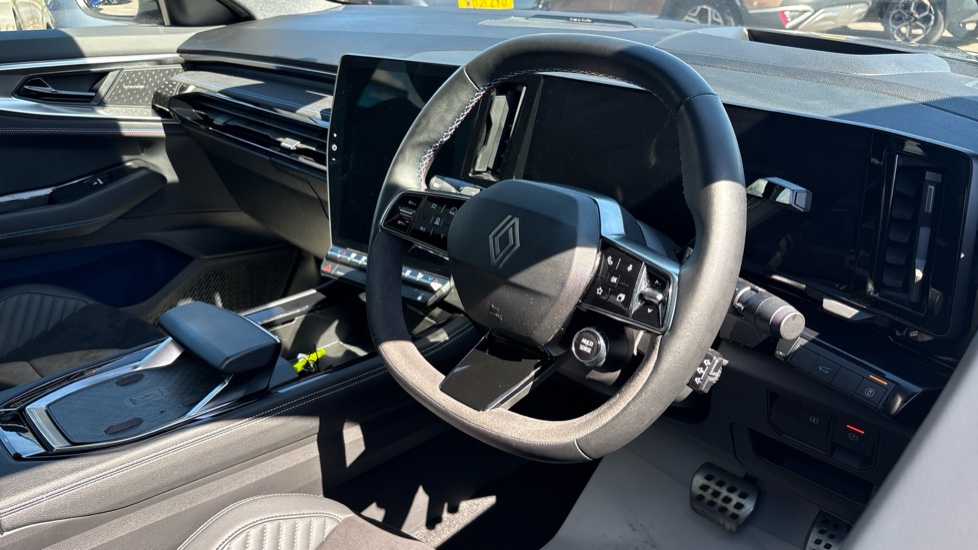 Renault Rafale E-Tech FHEV Iconic Esprit Alpine 5dr Auto 4C Hybrid Estate - Image 11