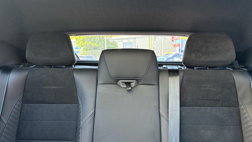 Renault Rafale E-Tech FHEV Iconic Esprit Alpine 5dr Auto 4C Hybrid Estate - Image 15