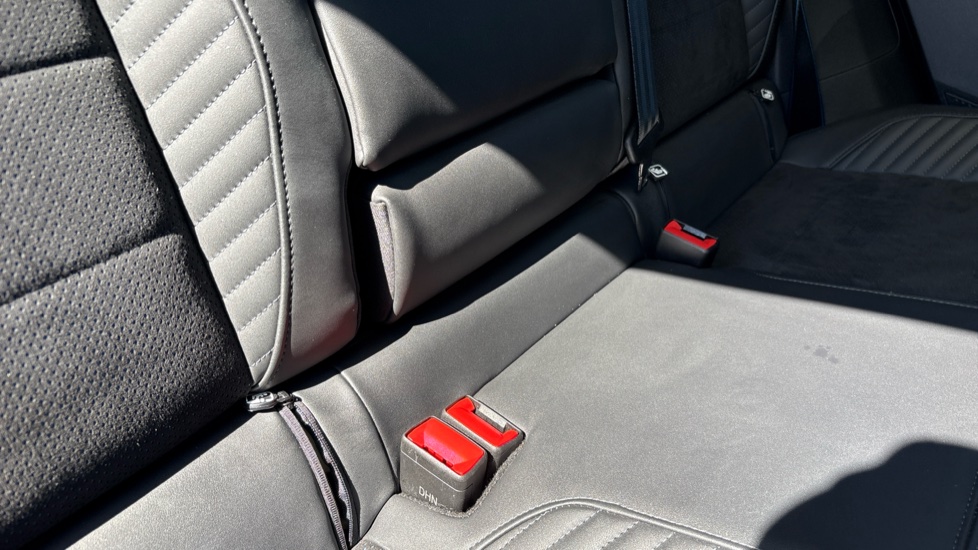 Renault Rafale E-Tech FHEV Iconic Esprit Alpine 5dr Auto 4C Hybrid Estate - Image 17