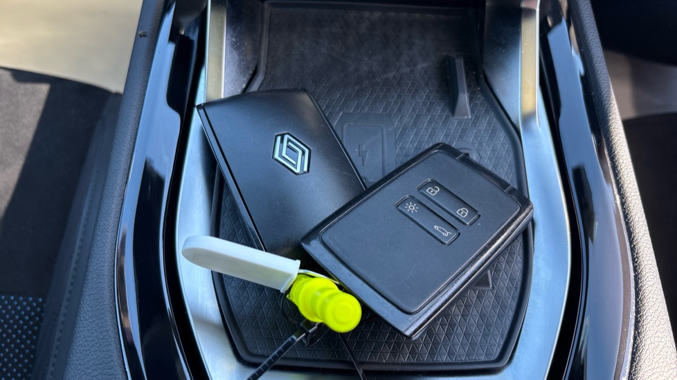 Renault Rafale E-Tech FHEV Iconic Esprit Alpine 5dr Auto 4C Hybrid Estate - Image 19