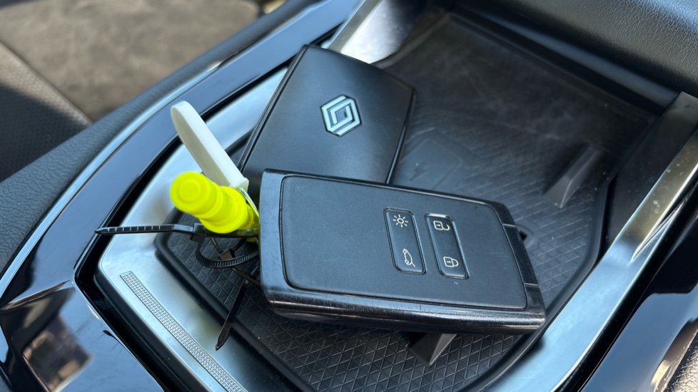 Renault Rafale E-Tech FHEV Iconic Esprit Alpine 5dr Auto 4C Hybrid Estate - Image 20