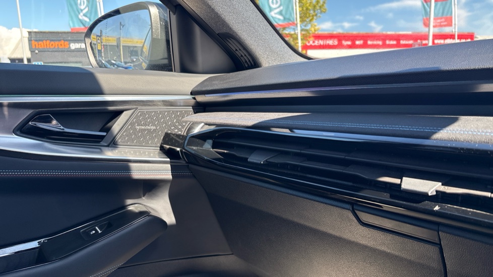 Renault Rafale E-Tech FHEV Iconic Esprit Alpine 5dr Auto 4C Hybrid Estate - Image 29