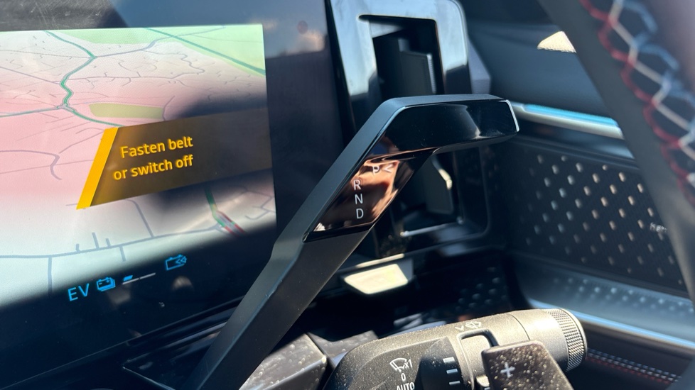 Renault Rafale E-Tech FHEV Iconic Esprit Alpine 5dr Auto 4C Hybrid Estate - Image 30
