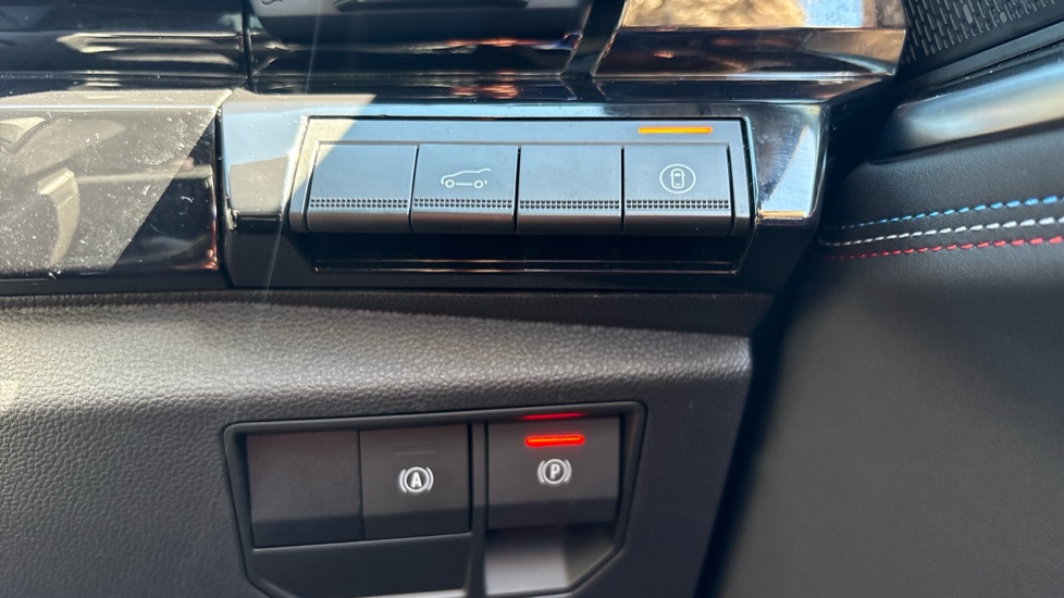 Renault Rafale E-Tech FHEV Iconic Esprit Alpine 5dr Auto 4C Hybrid Estate - Image 31