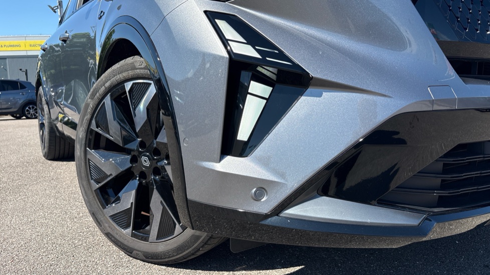Renault Rafale E-Tech FHEV Iconic Esprit Alpine 5dr Auto 4C Hybrid Estate - Image 33