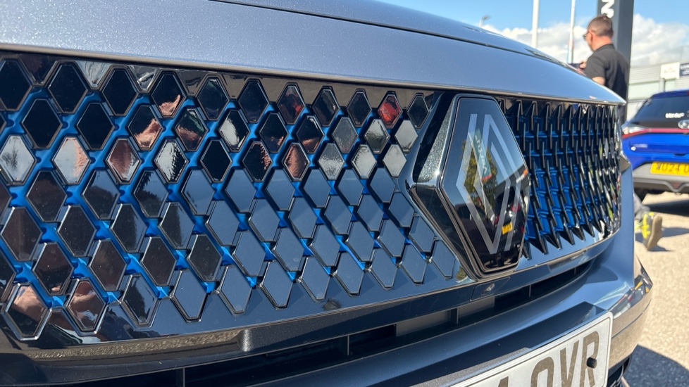 Renault Rafale E-Tech FHEV Iconic Esprit Alpine 5dr Auto 4C Hybrid Estate - Image 35