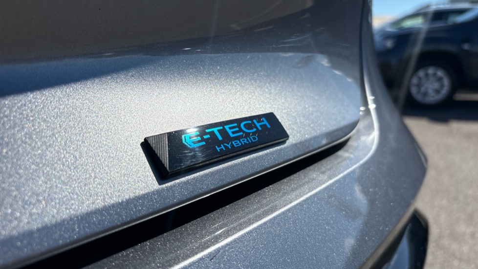 Renault Rafale E-Tech FHEV Iconic Esprit Alpine 5dr Auto 4C Hybrid Estate - Image 37