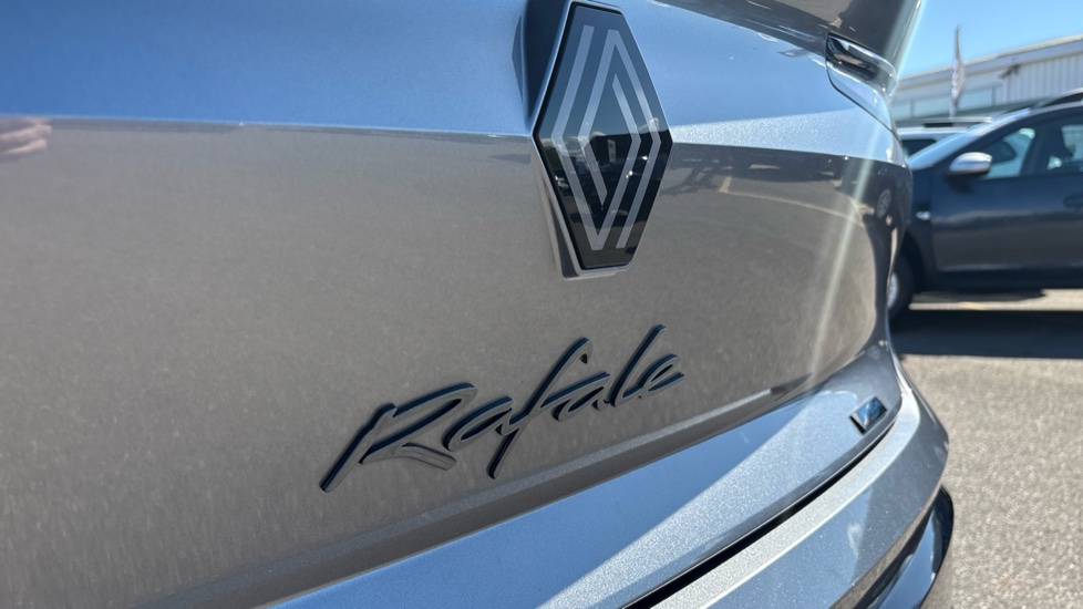 Renault Rafale E-Tech FHEV Iconic Esprit Alpine 5dr Auto 4C Hybrid Estate - Image 38