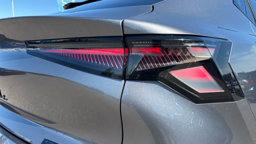 Renault Rafale E-Tech FHEV Iconic Esprit Alpine 5dr Auto 4C Hybrid Estate - Image 42