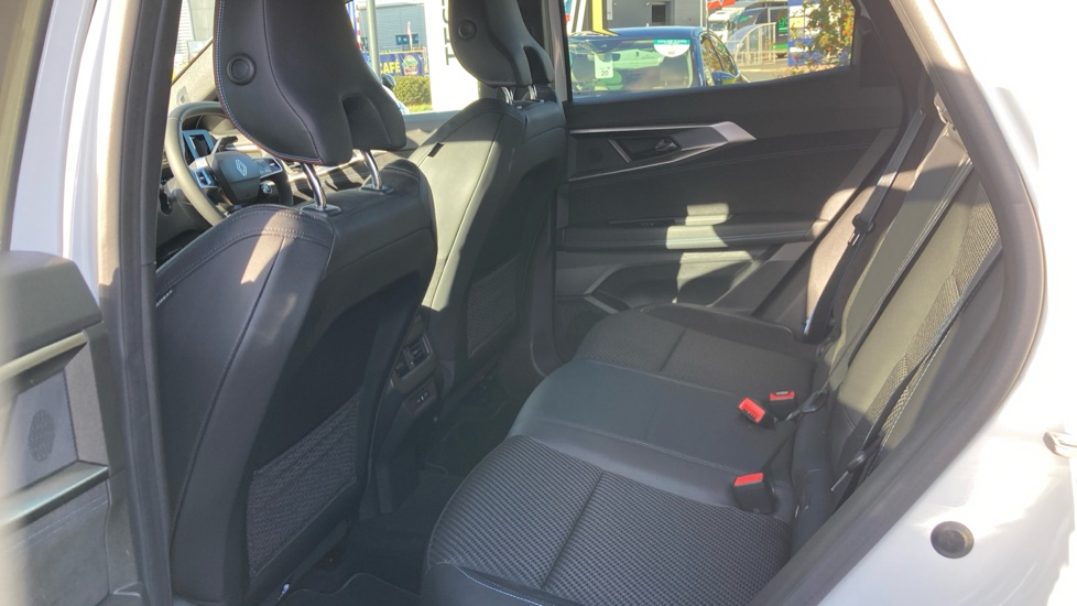 Renault Austral E-Tech Full Hybrid Techno Esprit Alpine 5dr Auto Hybrid Estate - Image 16