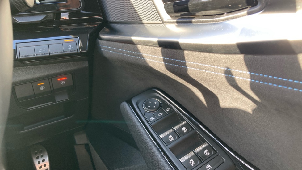 Renault Austral E-Tech Full Hybrid Techno Esprit Alpine 5dr Auto Hybrid Estate - Image 22