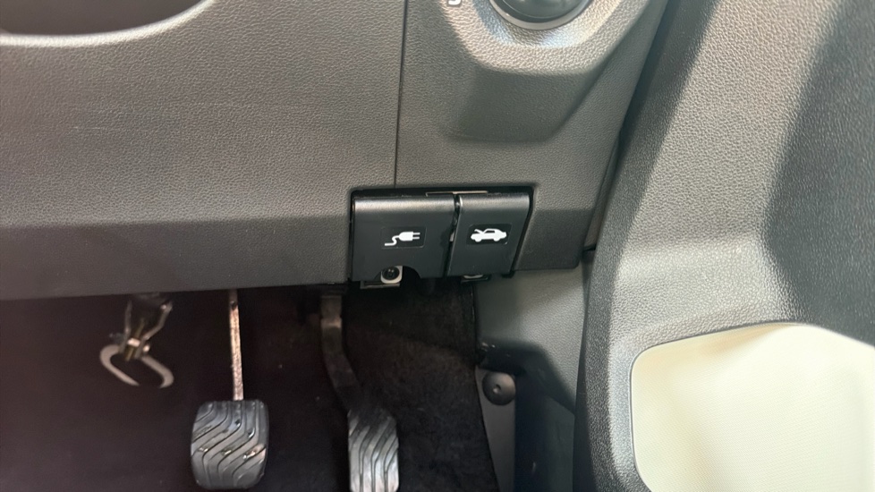 Dacia Spring 24kWh Extreme 100 75kW 5dr Auto Electric Hatchback - Image 28